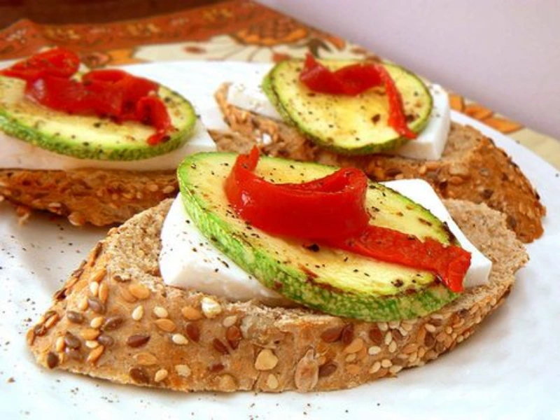 تاپاس سبزیجات و پنیر