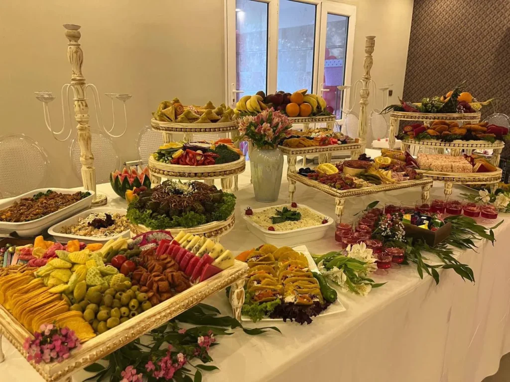 سینی-مزه-فینگر-فود-خدمات-تشریفات-برای-مجالس